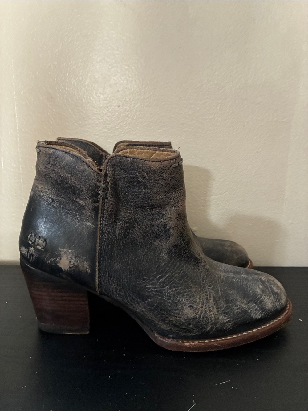 Bed Stu Yell booties in a distressed rustic leather finish size 8.5 ankle boots